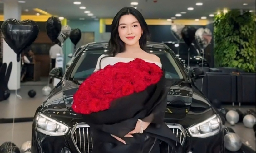 Lọ Lem tậu xế hộp ở tuổi 18. Ảnh: Báo Giao Thông