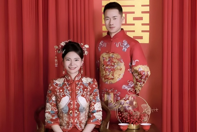 Cặp đôi chính thức kết hôn sau hai năm kể từ khi lần đầu tiên gặp nhau. Ảnh: QQ.com.