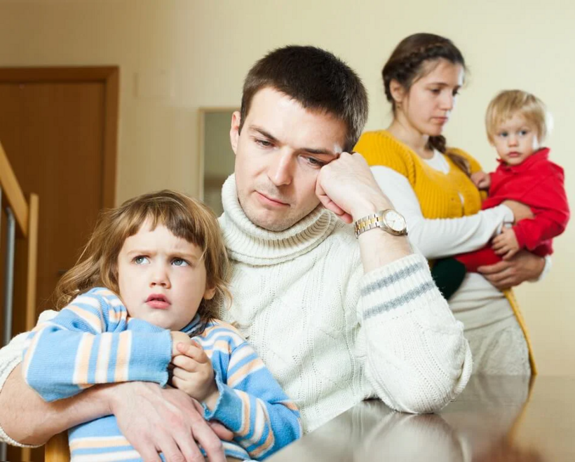 Chồng ngoại tình, sau khi ly hôn có bị tước quyền nuôi con không?