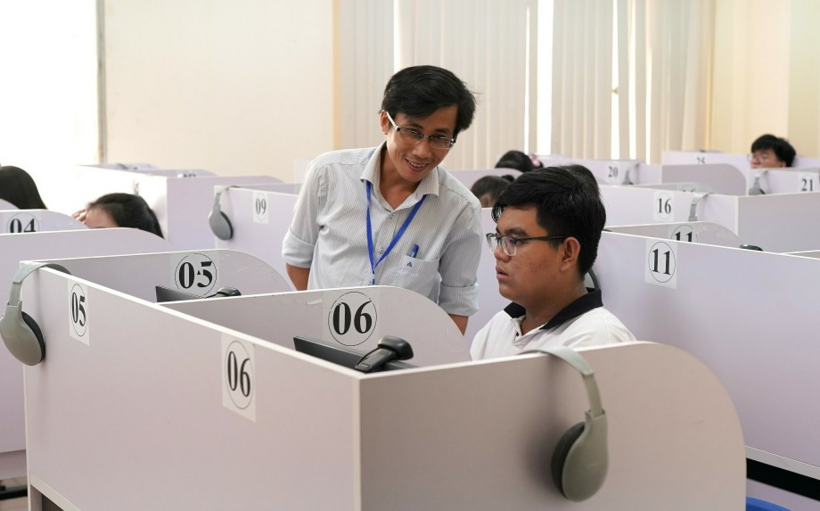 Thí sinh dự thi đánh giá năng lực chuyên biệt tại Đại học Sư phạm TP HCM, tháng 3/2024. Ảnh: VnExpress