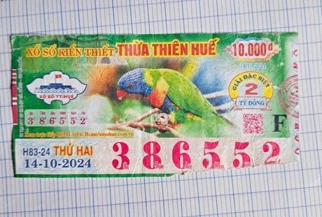 Tờ vé số trúng giải đặc biệt 2 tỉ đồng nhưng không được trao thưởng của bà Nga. (Ảnh: Lao Động)