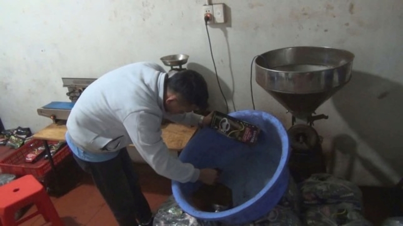 Nơi sản xuất cà phê bột giả. Ảnh: Tiền Phong