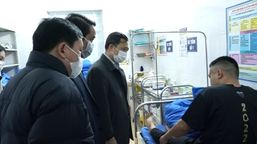 Chủ tịch UBND tỉnh Sơn La Nguyễn Đình Việt thăm hỏi, động viên các nạn nhân vụ tai nạn