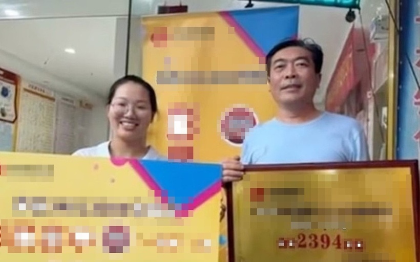 Người đàn ông được "trời ban lộc" 84 tỷ nhờ mua mãi dãy số. Ảnh: Baidu.