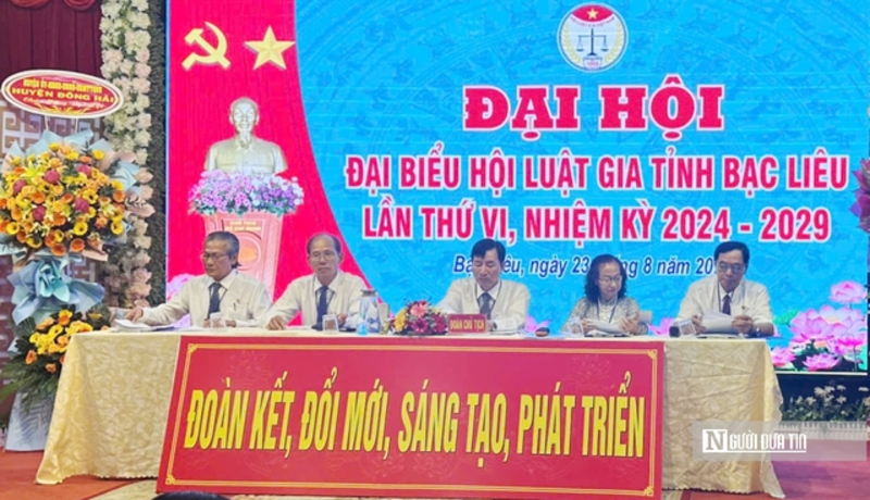 Lãnh đạo Hội Luật gia tỉnh Bạc Liêu tại Đại hội đại biểu Hội Luật gia tỉnh Bạc Liêu lần thứ VI, nhiệm kỳ 2024-2025. (Ảnh: Thanh Lâm).