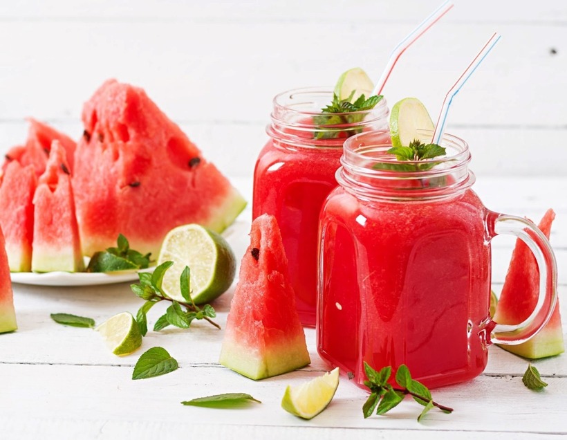 Dưa hấu, với vị ngọt thanh mát và màu sắc hấp dẫn, từ lâu đã trở thành loại trái cây ưa thích trong những ngày hè nóng bức.