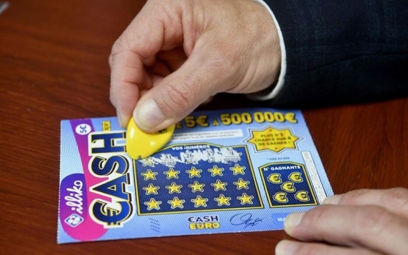 Vé cào giải 500.000 euro của Francaise des Jeux. Ảnh: Leparisien