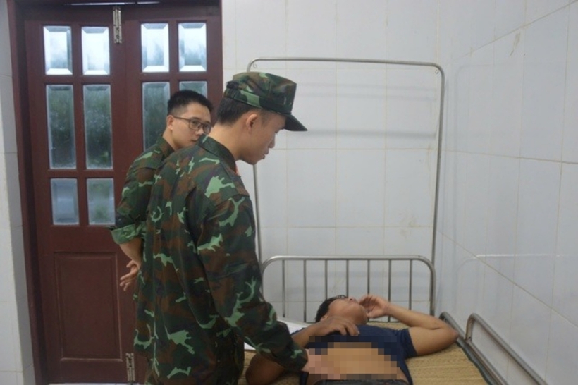 Ngư dân bị ngộ độc cá hồng được thăm khám kịp thời. Ảnh: Sức Khỏe & Đời Sống