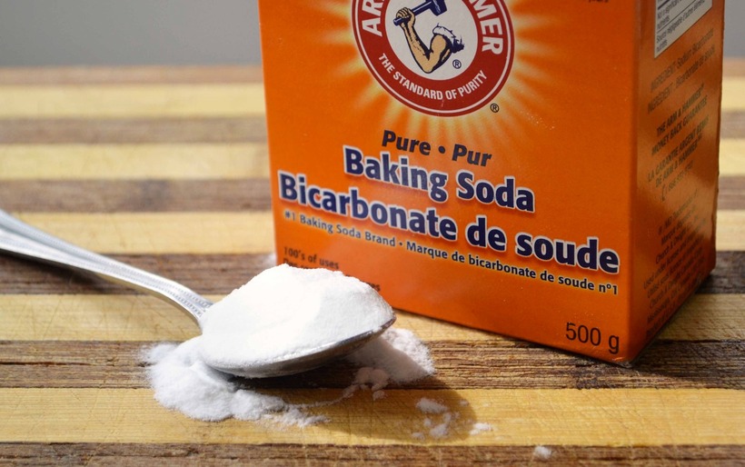 Baking soda, là một chất tẩy rửa đa năng được nhiều người ưa chuộng.