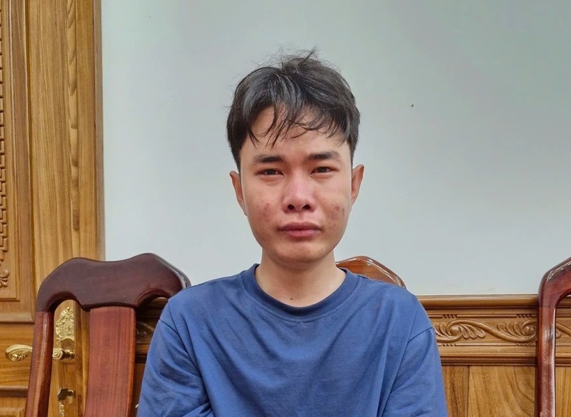 Đức khóc nức nở, tỏ ra hối hận. (Ảnh: Cơ quan công an)