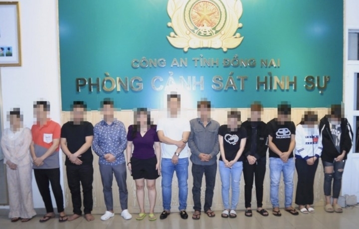 Nhóm người liên quan đường dây rửa tiền. Ảnh: VTC News