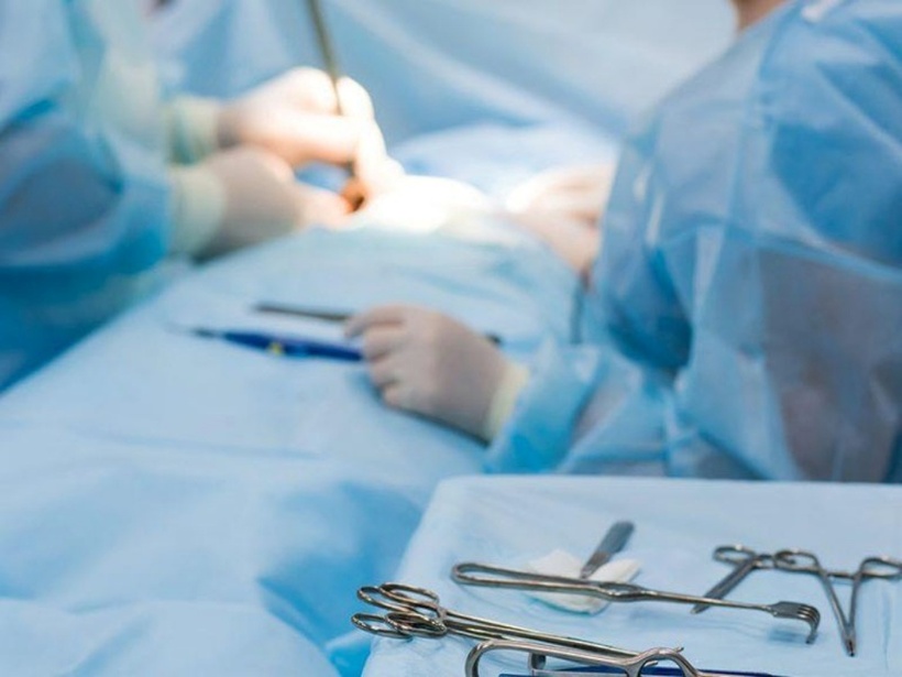 Người đàn ông mất xương hàm vì bác sĩ "nhầm".