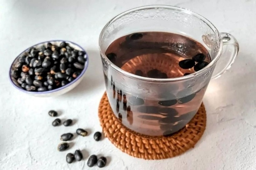 Nước đậu đen không chỉ là thức uống giải nhiệt mùa hè mà còn tốt cho sức khỏe của thận.