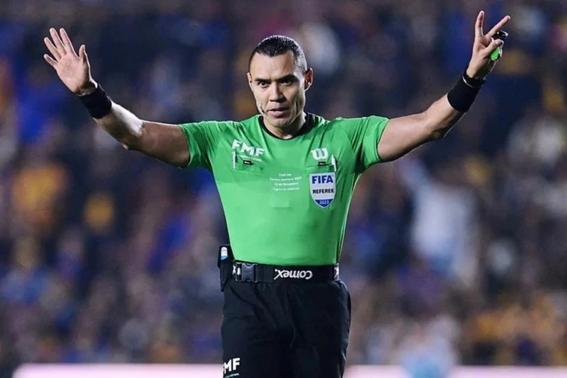 Trọng tài người Mexico ông Ortiz Nava. Ảnh: MexSport