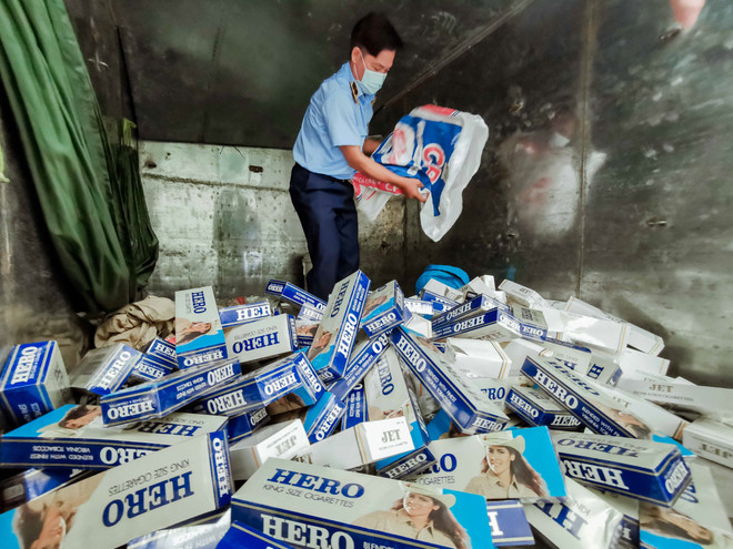 Tăng thuế thuốc lá cần đi đôi với chống buôn lậu tránh gây lãng phí. (Ảnh: VOV)