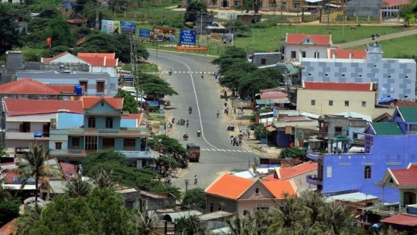 Huyện Lắk là một huyện miền núi, nằm phía Nam dãy trường sơn, phía Đông Nam của tỉnh Đắk Lắk