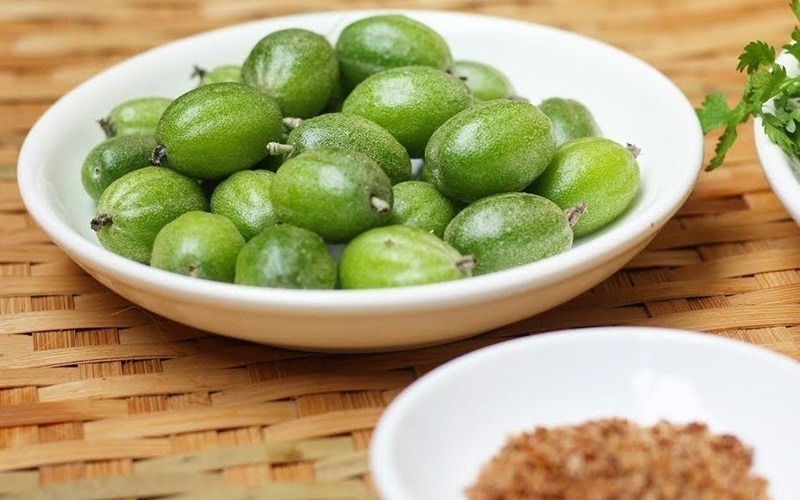 Quả nhót thường được sử dụng để trị bệnh ho, hen, khó thở.