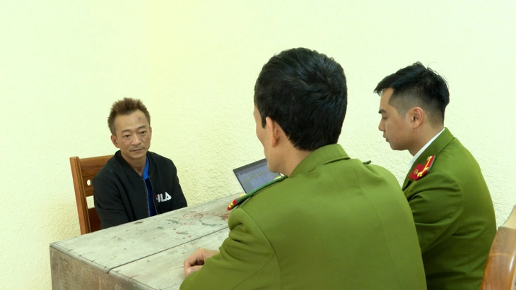 Trần Minh Thành tại cơ quan công an. Ảnh: Tuổi Trẻ