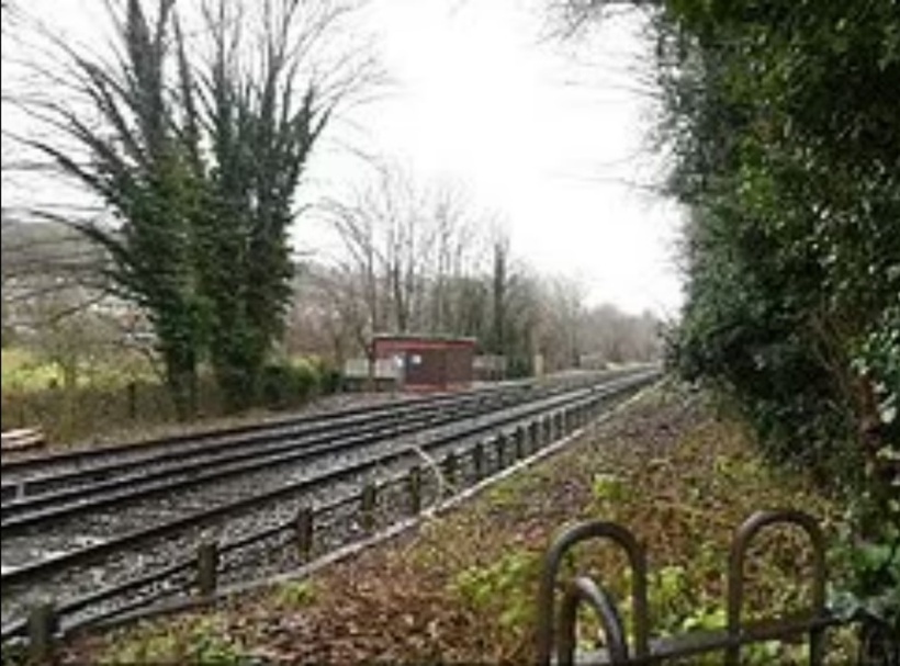 Đường ngang Bourneview ở gần Kenley, Croydon, Nam London (Anh). Ảnh: Daily Mail