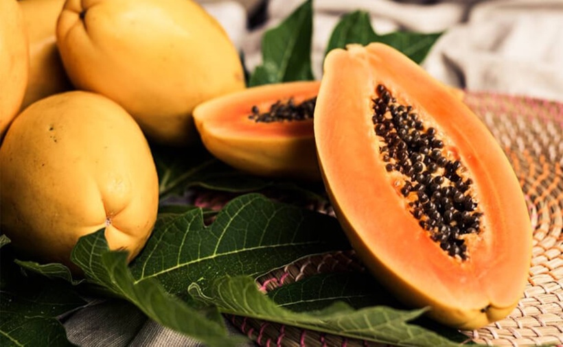 Phụ nữ có thai hoặc đang cho con bú nên tham khảo ý kiến bác sĩ trước khi sử dụng hạt đu đủ.