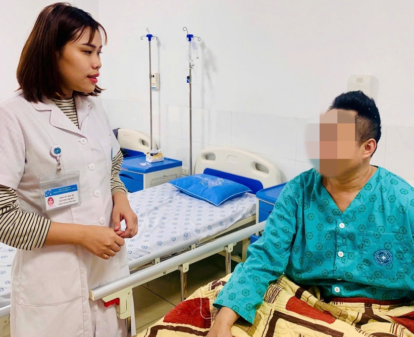 Sau phẫu thuật 24h, bệnh nhân tỉnh táo, sức khỏe ổn định. Ảnh: BVCC.