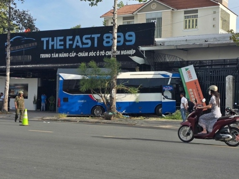 Hiện trường xảy ra vụ tai nạn. Ảnh: Báo Người lao động.