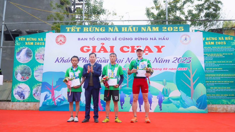Trao giải “Giải chạy khám phá giữa đại ngàn”;