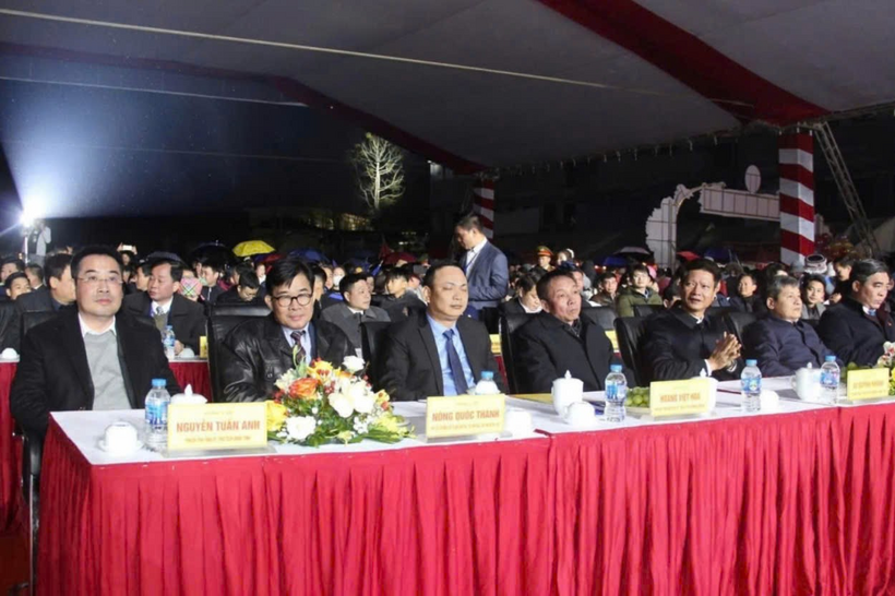 Các đồng chí lãnh đạo tỉnh và huyện tham dự buổi lễ