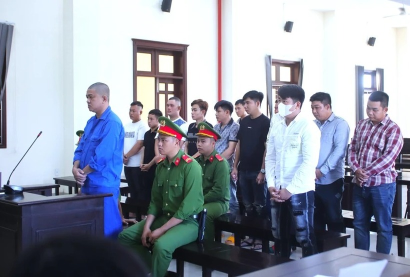 Các bị cáo tại phiên tòa. Ảnh: PLO.