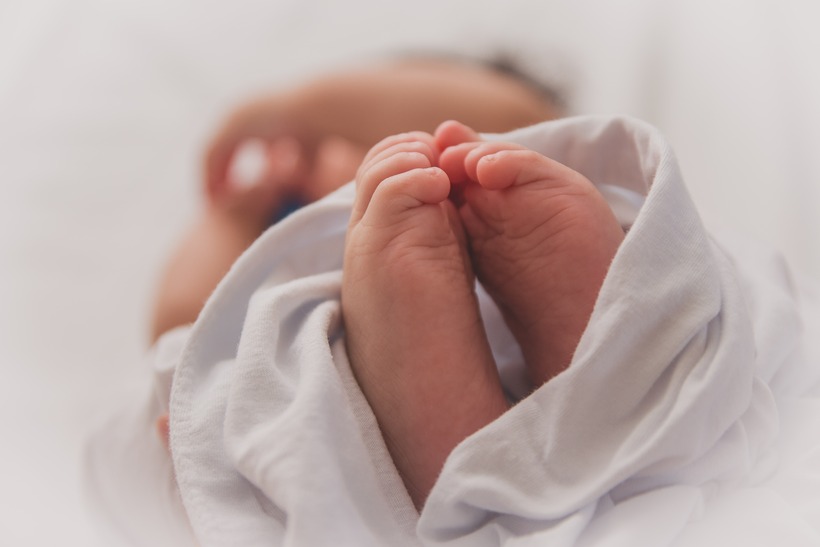 Nữ sinh lớp 10 bất ngờ sinh con sau giờ thi. Ảnh minh họa: Getty Images