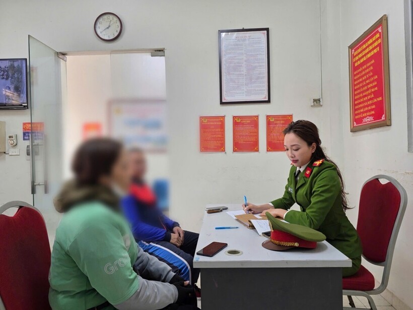 Công an phường Nam Đồng, quận Đống Đa làm việc với những người liên quan