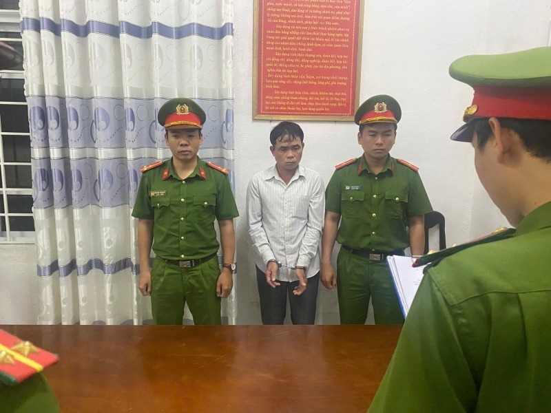 Quân thời điểm bị bắt giữ. Ảnh: Công an Nhân dân