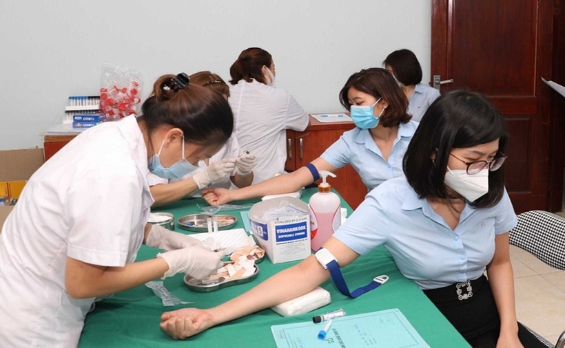 Lao động nữ được khám sức khỏe định kỳ ít nhất mỗi năm một lần, bao gồm khám chuyên khoa phụ sản. (Ảnh: Báo Chính phủ)