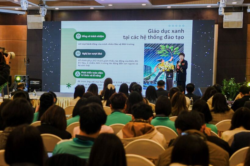 GS.TS.NGND Đặng Thị Kim Chi - một trong những nhà khoa học tiên phong trong lĩnh vực bảo vệ môi trường tại Việt Nam phát biểu tại buổi lễ phát động