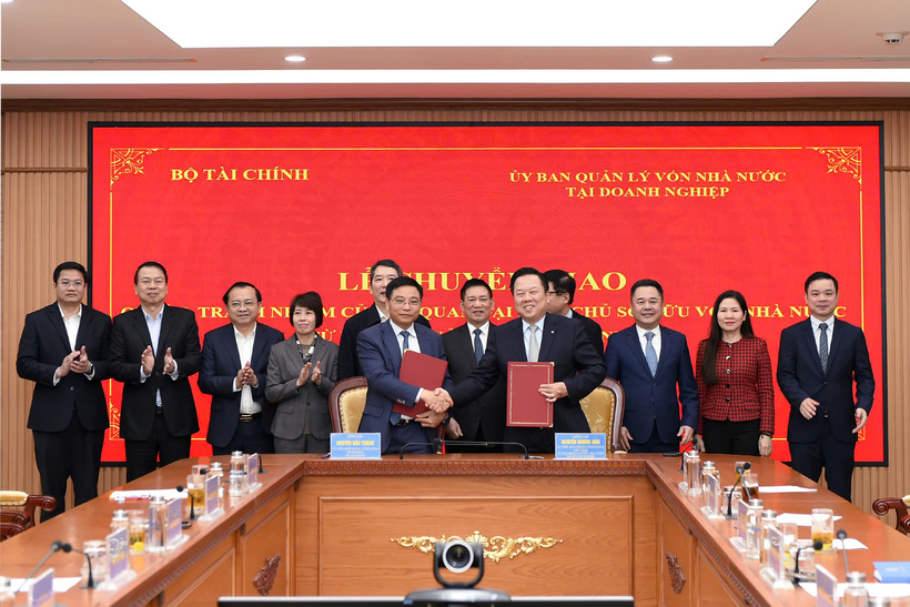 Lễ Ký kết chuyển giao quyền, trách nhiệm của cơ quan đại diện chủ sở hữu vốn nhà nước từ Ủy ban quản lý vốn Nhà nước tại doanh nghiệp về Bộ Tài chính.