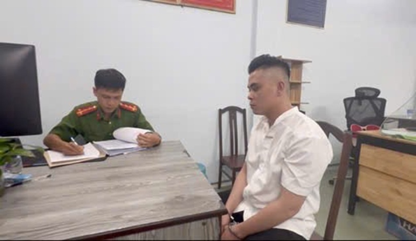 Kẻ "bênh" chó, đánh bảo vệ ngất xỉu trên phố đi bộ Nguyễn Huệ bị bắt. Ảnh: Báo Thanh Niên