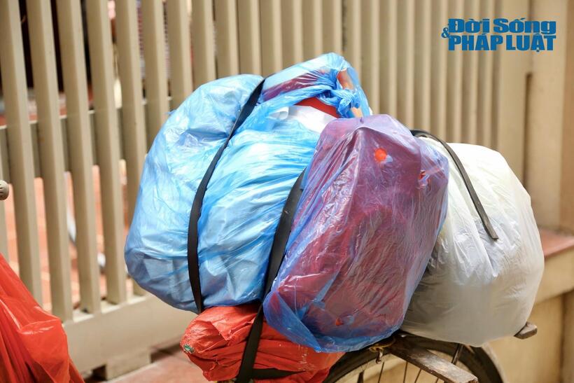 Hà Nội: Cận cảnh bên trong khu vực người dân di dời khẩn trong đêm do sự cố vết nứt nhà - 9