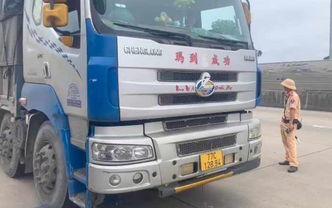 Tài xế xe chở quá tải hơn 84%. (Ảnh: VnExpress)