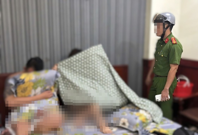 2 đối tượng mua bán dâm bị bắt quả tang. (Ảnh: Công an tỉnh Đồng Nai)