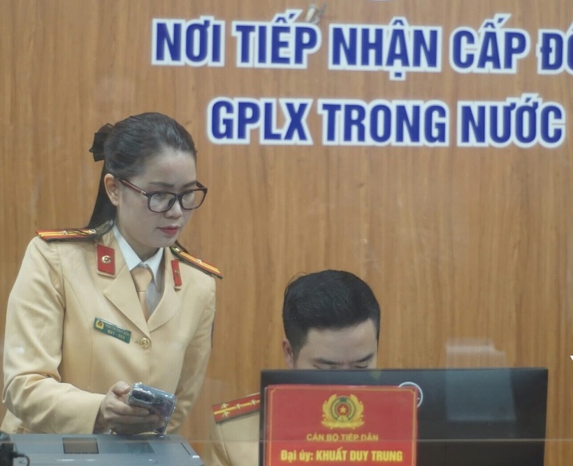Ngày 1/3, Phòng CSGT (Công an TP.Hà Nội) chính thức triển khai nhiệm vụ tổ chức sát hạch và cấp, đổi giấy phép lái xe. (Ảnh: VOV)