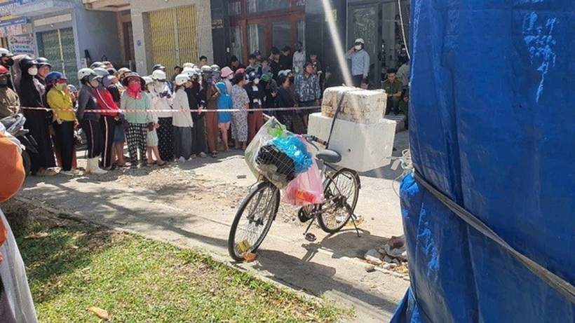 Chiếc xe đạp của nạn nhân ở hiện trường. Ảnh: Thanh Niên