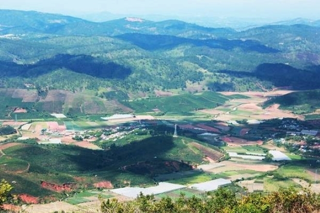 Khí hậu Đà Lạt mát mẻ quanh năm nhờ vị trí địa lý thuộc vùng cao của Tây Nguyên