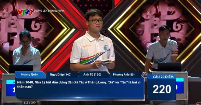 Hoàng Quân bước vào vòng thi Về đích đầu tiên với gói câu hỏi 20 - 20- 20 điểm. Ảnh: Tiền phong