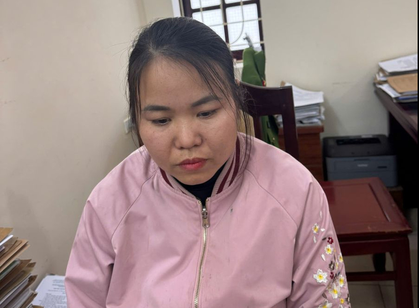 Phạm Thị Thủy tại trụ sở Văn phòng Cơ quan CSĐT Công an tỉnh Thanh Hóa. (Ảnh: Công an Thanh Hóa)