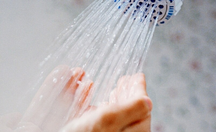 Tắm đêm vào mùa đông sẽ gây ảnh hưởng trực tiếp đến sức khỏe. Ảnh minh họa.