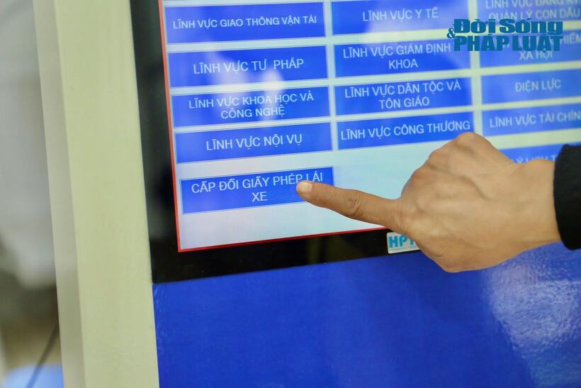 CSGT thực hiện nhiệm vụ mới, người dân vui vì dễ dàng và tiện lợi - 6