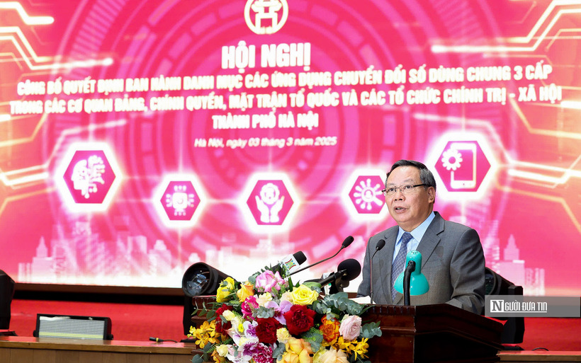 Phó Bí thư Thường trực Thành ủy Nguyễn Văn Phong phát biểu tại hội nghị.