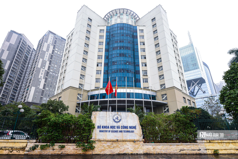 Bộ Khoa học và Công nghệ có trụ sở tại số 113 đường Trần Duy Hưng, quận Cầu Giấy, Hà Nội. Hôm 18/2, Quốc hội phê chuẩn bổ nhiệm ông Nguyễn Mạnh Hùng, Bộ trưởng Thông tin và Truyền thông, giữ chức Bộ trưởng Khoa học và Công nghệ.