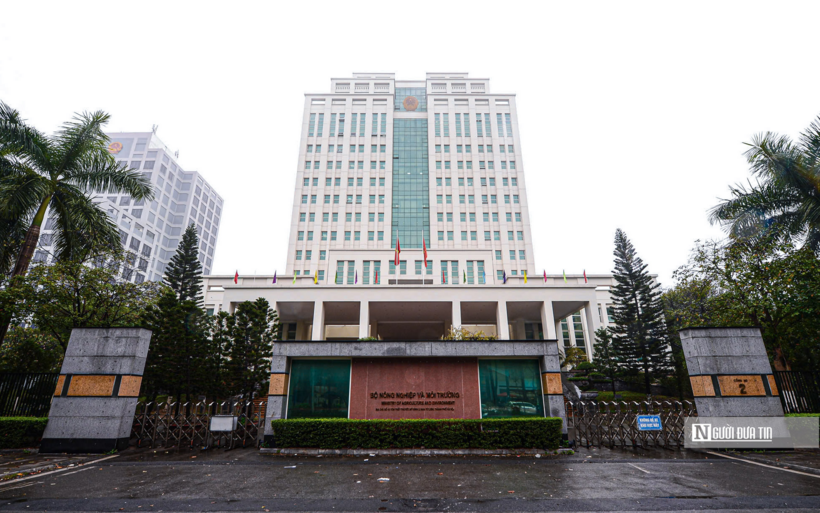 Ghi nhận của Đời sống & Pháp luật, biển tên "Bộ Tài nguyên và Môi trường" trước đây đã được đổi thành "Bộ Nông nghiệp và Môi trường".