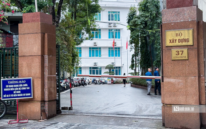 Còn trụ sở Bộ Xây dựng tại số 37 Lê Đại Hành, được chuyển thành nơi tiếp công dân của Bộ Xây dựng. Ban lãnh đạo Bộ Xây dựng gồm Bộ trưởng Trần Hồng Minh và 8 Thứ trưởng.